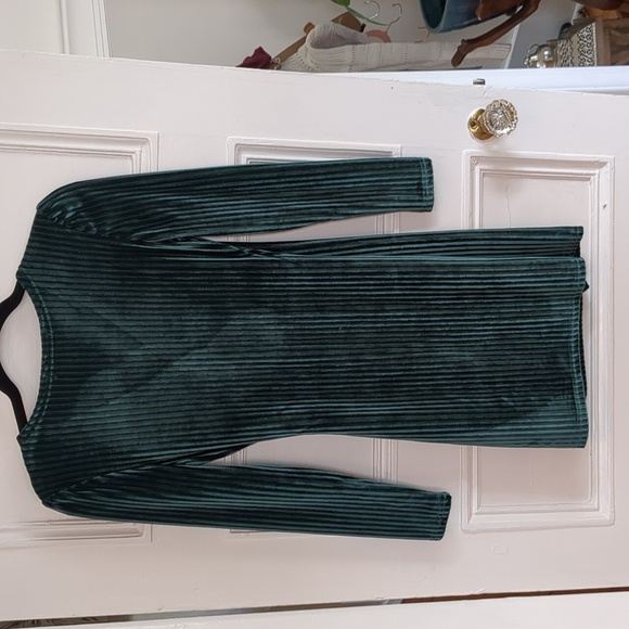 Green Velvet dress - Picture 4 of 5